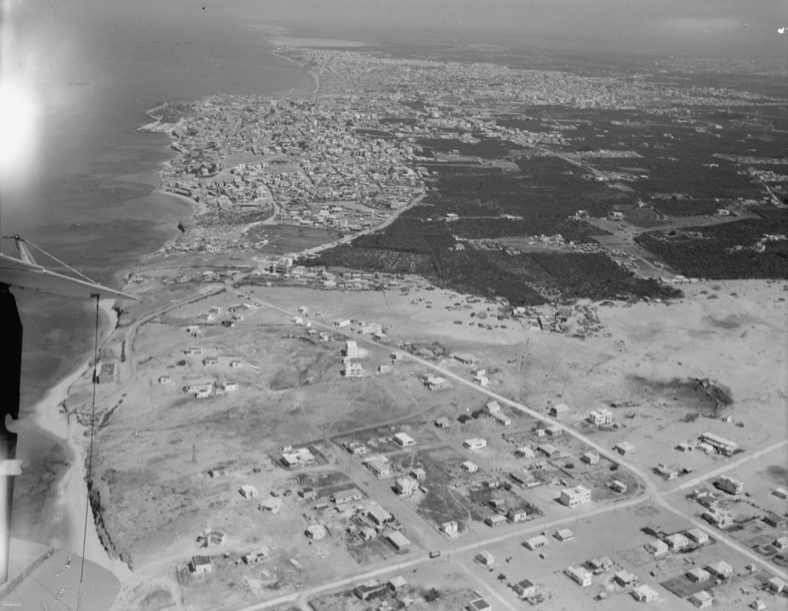 Aerial photograph of Tel Aviv and Jaffa from the south, 1937